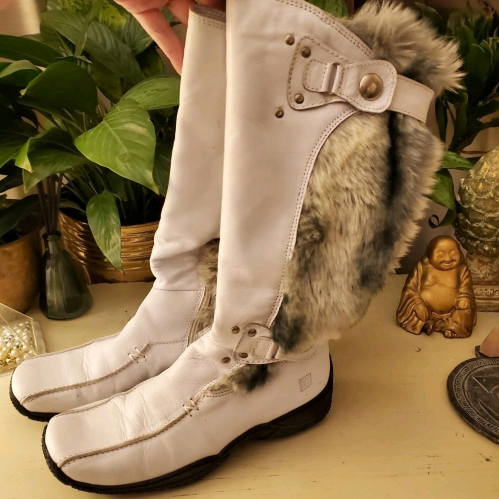 Bos. & Co. White Boots with Gray Fur Trim